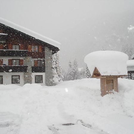 Hotel La Rouja Champoluc Exterior foto